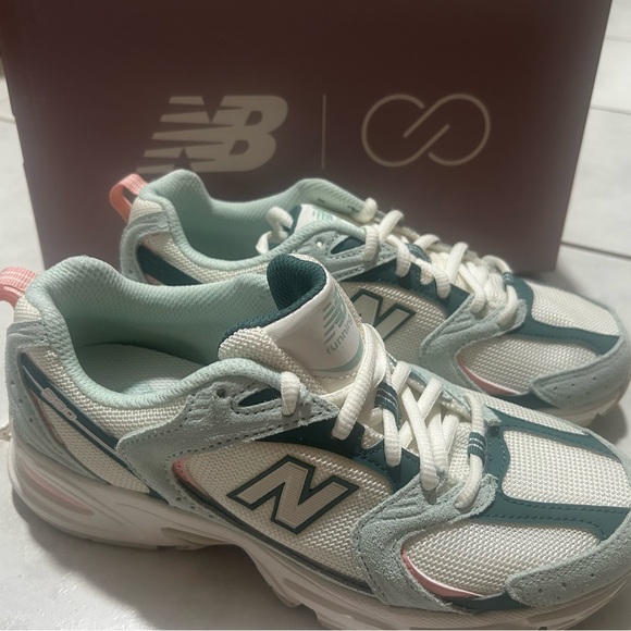 New Balance & CALIA Women's
530 Sneakers - Picture 4 of 7